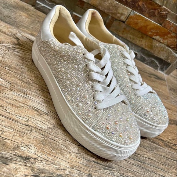 Betsy Johnson Sidny Ivory Shoes - Picture 5 of 10